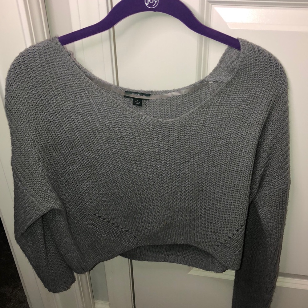 Grey long sleeved cropped sweater